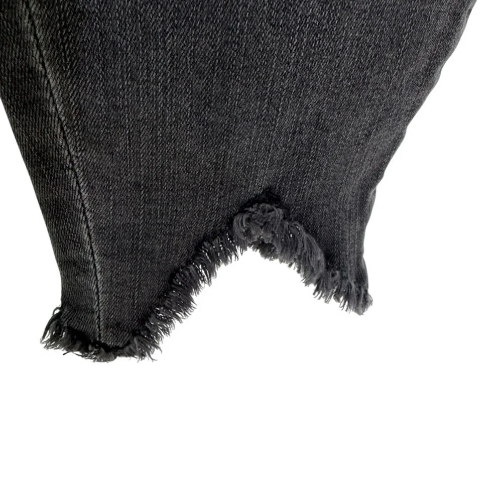 FRAME Le Skinny De Jeanne Crop Raw Triangle Hem Jean in Tull Size 26